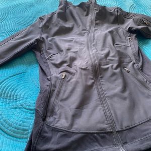 Lululemon Women's Asymmetrical Zipper Lace Floral Sleeve Black Jacket Size 8